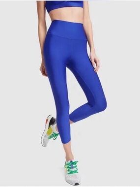 ALO Yoga Airlift High-Rise Capri Leggings in Electric Blue